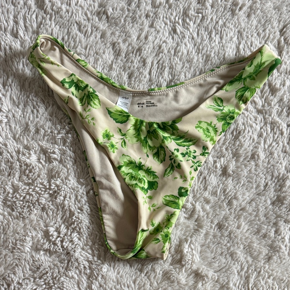 ⭐️ Aerie cheekier green Floral Bikini Bottom